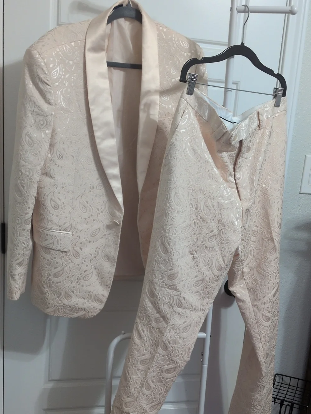 Men's Off-White Paisley Damask Tuxedo Suit